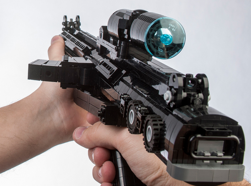 Illustration for article titled The Iconic Star Wars Stormtrooper Blaster Flawlessly Recreated in Lego